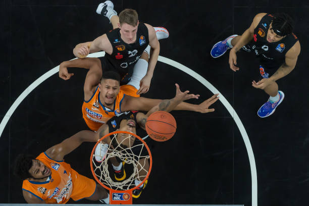 在这场引人 在这场引人