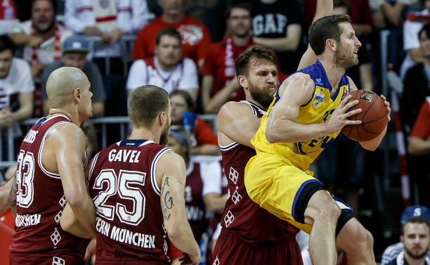 在进攻端打 在进攻端打